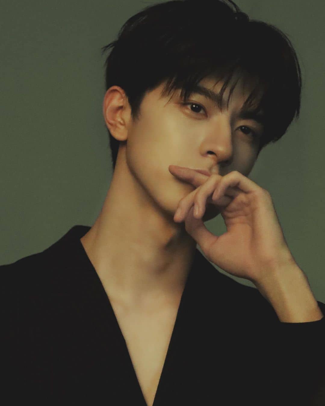 Get To Know Sweet and Dreamy Leading Man Lin Yi of 'Love Scenery